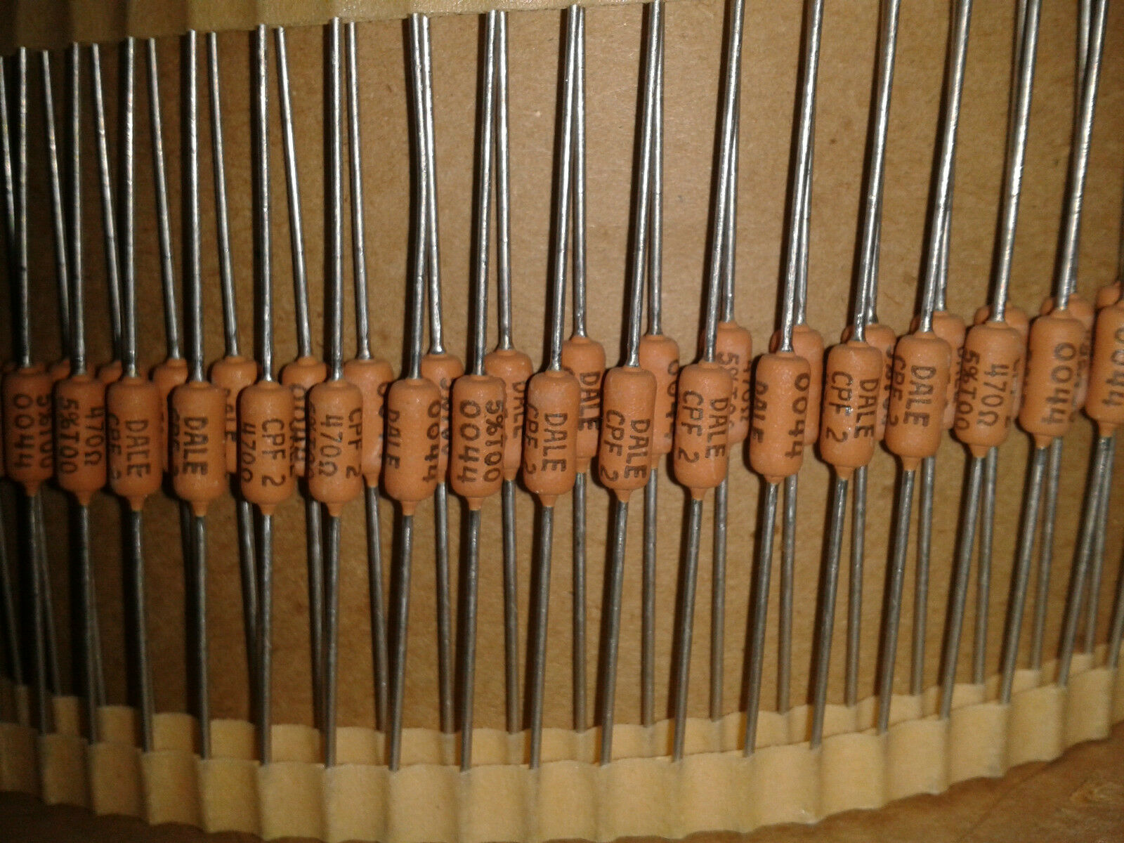 20pcs DALE CPF-2 470R 2W 5% (MEASURES -1%) LOW NOISE RESISTORS AUDIO RESISTORS!