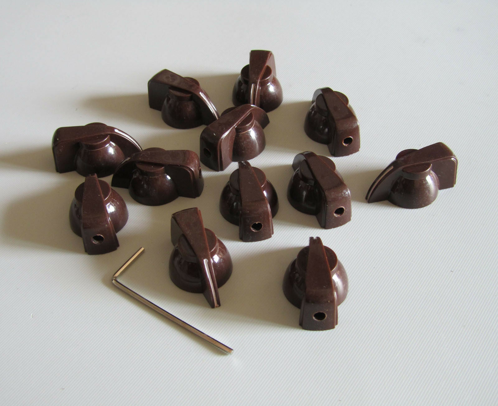 12 Brown Chicken Head Knobs 1/4" Guitar Amp Pedal Knobs Brass Insert Set Screw
