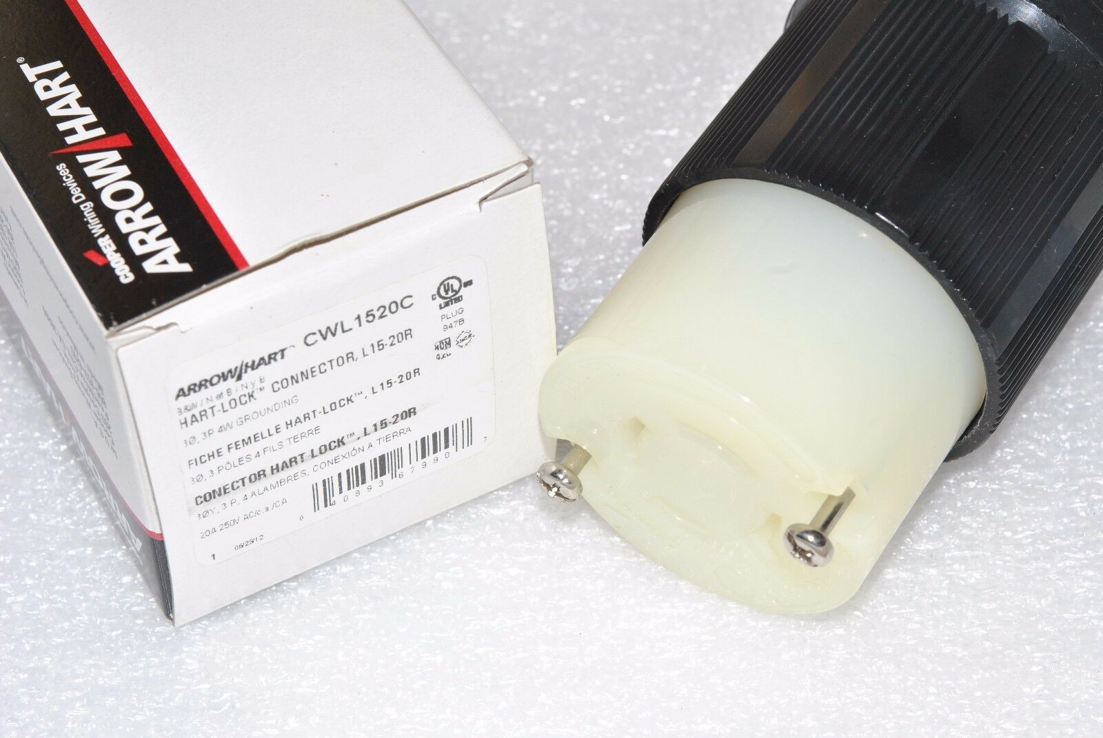 1pcs - COOPER CWL1520C NEMA L15-20R 20A 250V Hart-Lock CONNECTOR