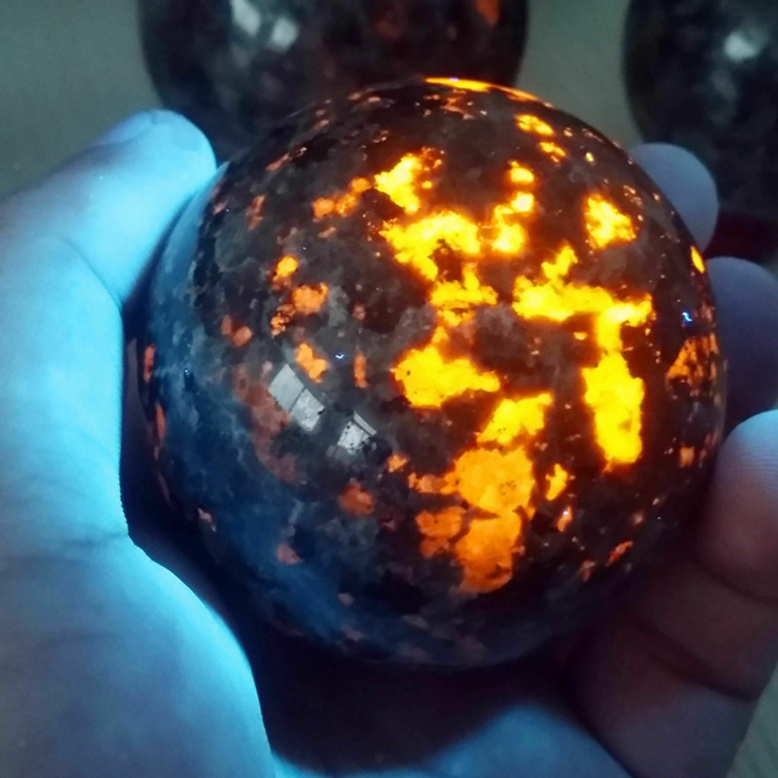 Natural Polished Energy Mineral Crystal Ball Flame Stone Ball for Aquarium