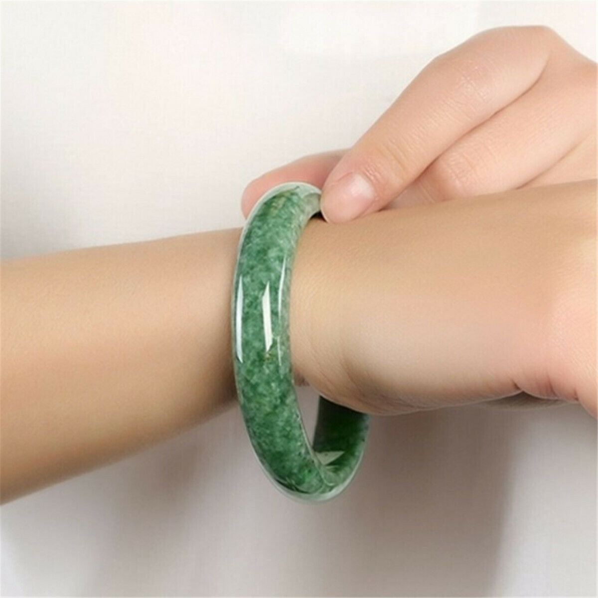 Ladies Chinese Beautiful Natural Green Jade Jadeite Gem Bangle Bracelet 60-62mm