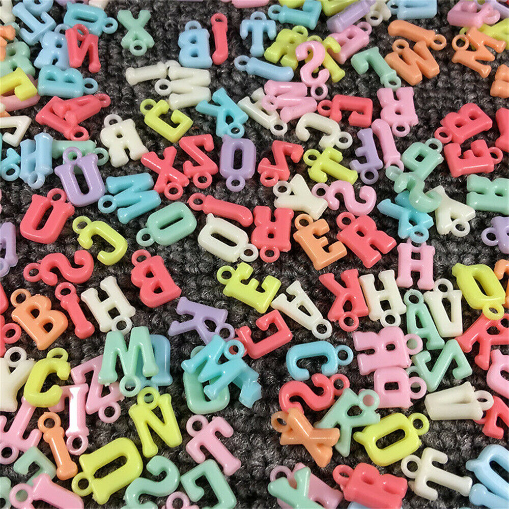200pcs Assorted Acrylic Alphabet Charm Letter A to Z Pendant Keychain Dangle DIY