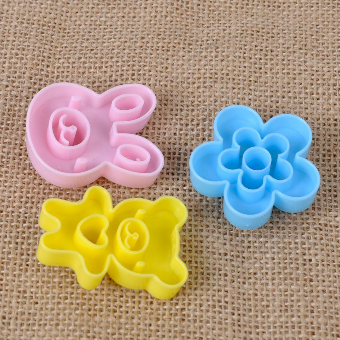 3X Sandwich Crust Cutter Cookie Bread Cake Toast Mold Rabbit Bear Flower .l8
