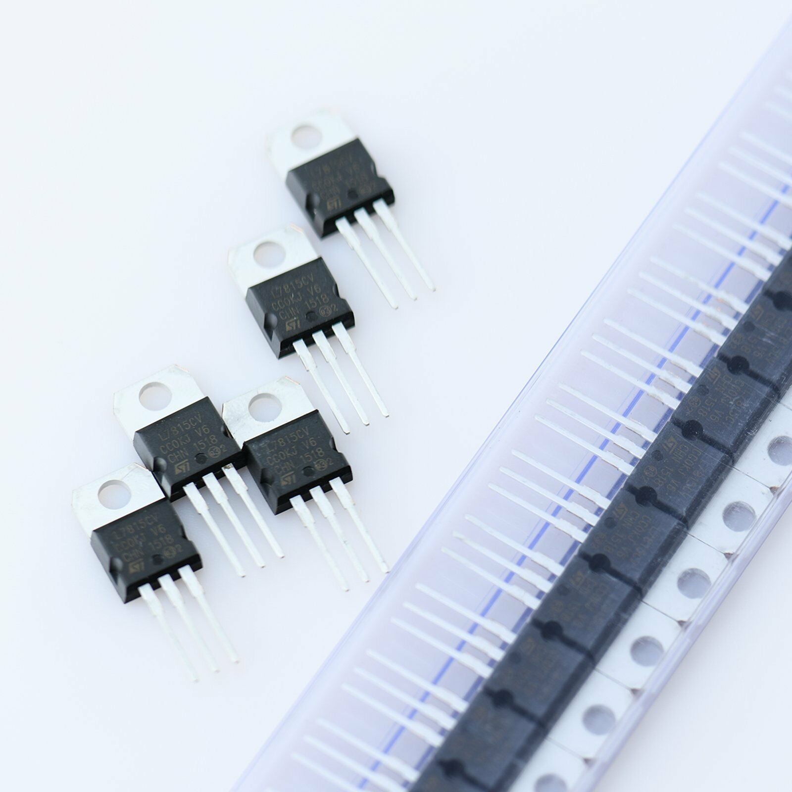 5pcs L7815CV L7815 LM7815 ST TO-220 Voltage Regulator 15V 1.5A DC OUTPUT