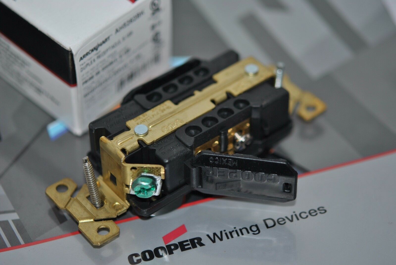 1pcs - COOPER AH5262BK Premium Industrial Duplex Receptacle 15A-125V NEMA5-15