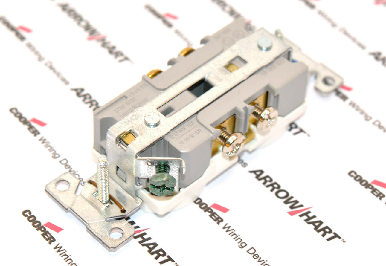 1pcs-COOPER CR15W 15A 125V Commercial Grade Duplex Receptacle 5-15R