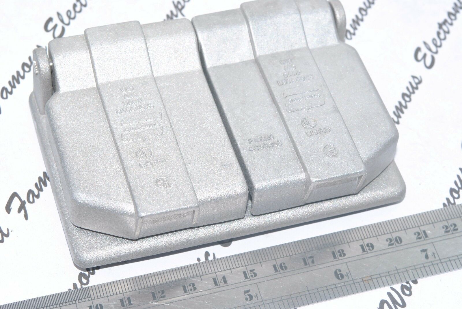 1PCS - COOPER WLRD1 1-Gang For Duplex Receptacle Cover DAMP/WET LOCATION