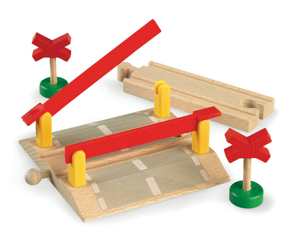 33388 BRIO Railway Crossing Wooden Train Railway Accessories inc 4 pcs Age 3+