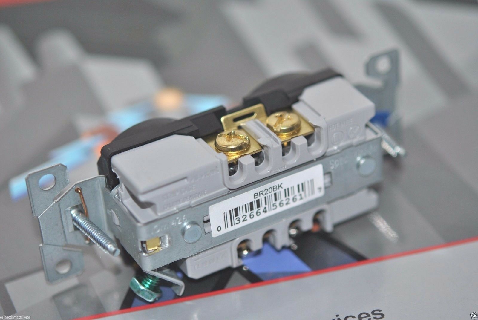 1pcs - COOPER BR20BK 20A 125V Commercial Grade Duplex Receptacle NEMA 5-20R
