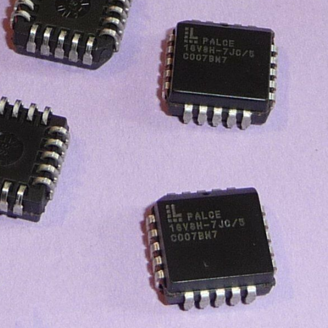 10PCS IC LATTICE/AMD PLCC-20 PALCE16V8H-7JC/5 PALCE16V8H-7JC PALCE16V8H-7