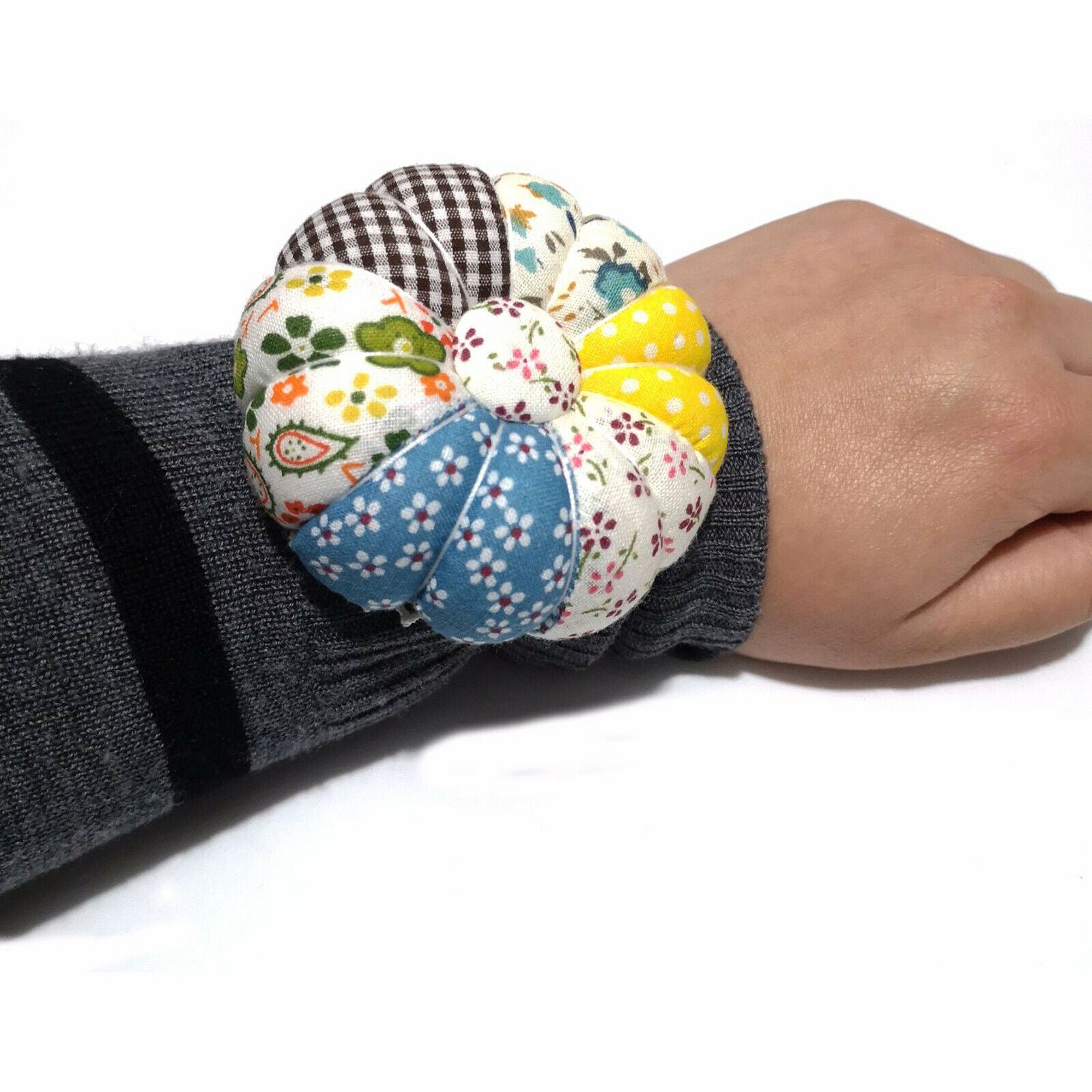 Functional Wrist Pin Cushion Sewing Magnetic Crafting Holder Pincushion