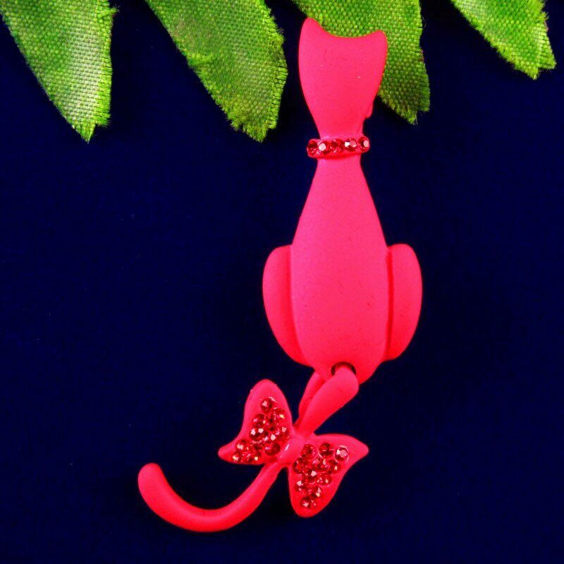2pcs Carved Red Rhinestone Alloy Enamel Cat Pendant Brooch 63x17x5mm DHY26