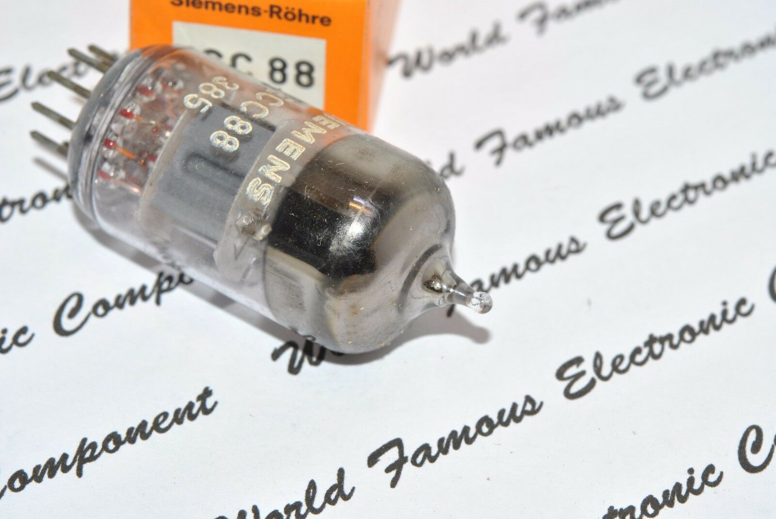 1PCS - SIEMENS ECC88 / 6DJ8 Vacuum Tube - NOS NIB
