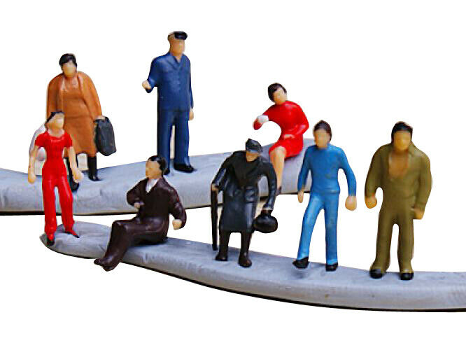 29x Mixed Railway People with Park Bench Landscape HO OO Scale 1:87 1:75