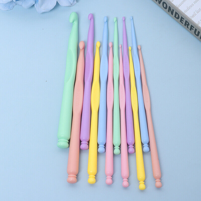 2-10mm 12 PCS/set Multi-color Plastic Crochet Hooks Kit Knitting Needles .l8