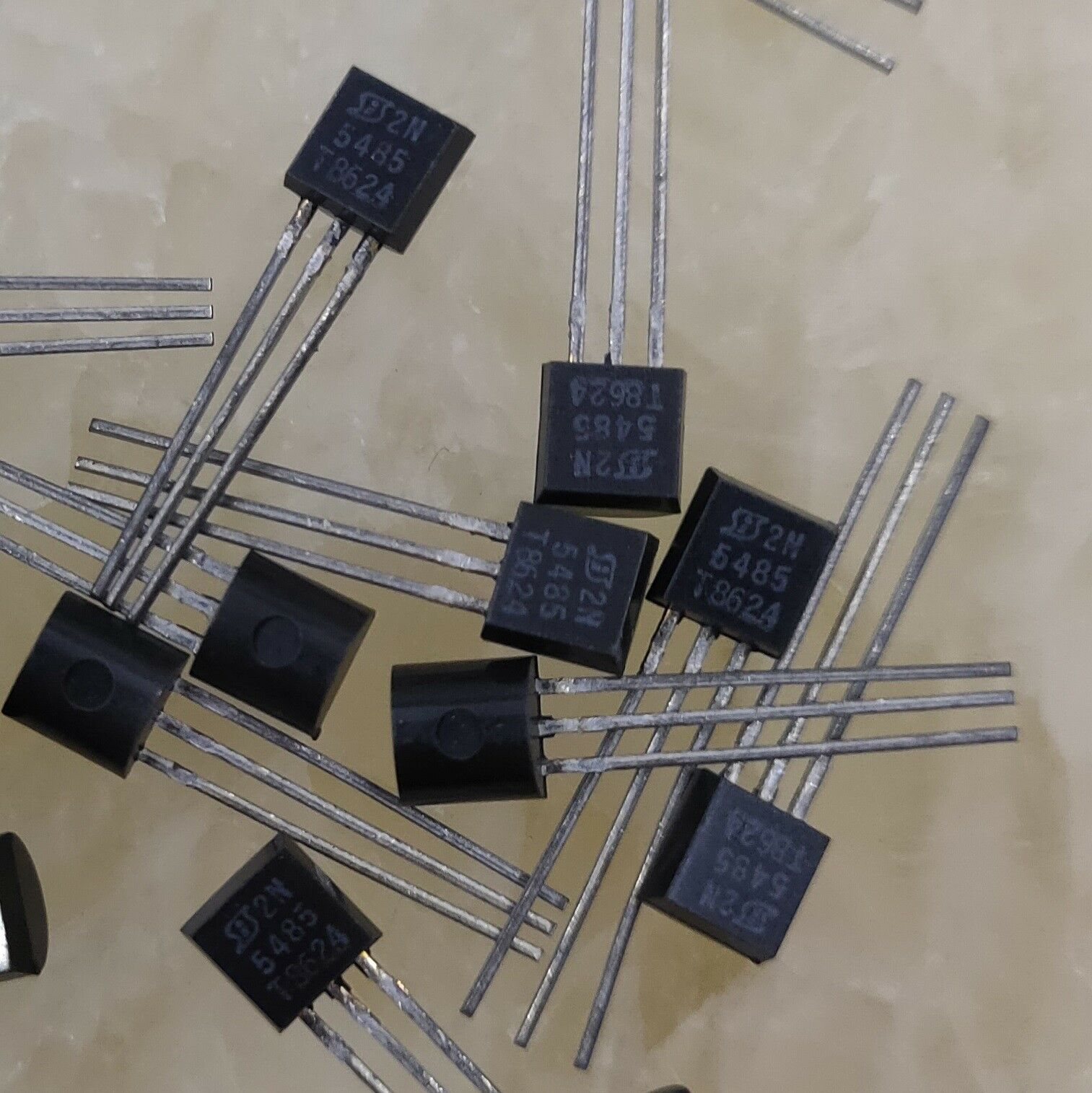 10PCS RF/VHF/UHF JFET Transistor SILICONIX(VISHAY)/FAIRCHILD TO-92 2N5485