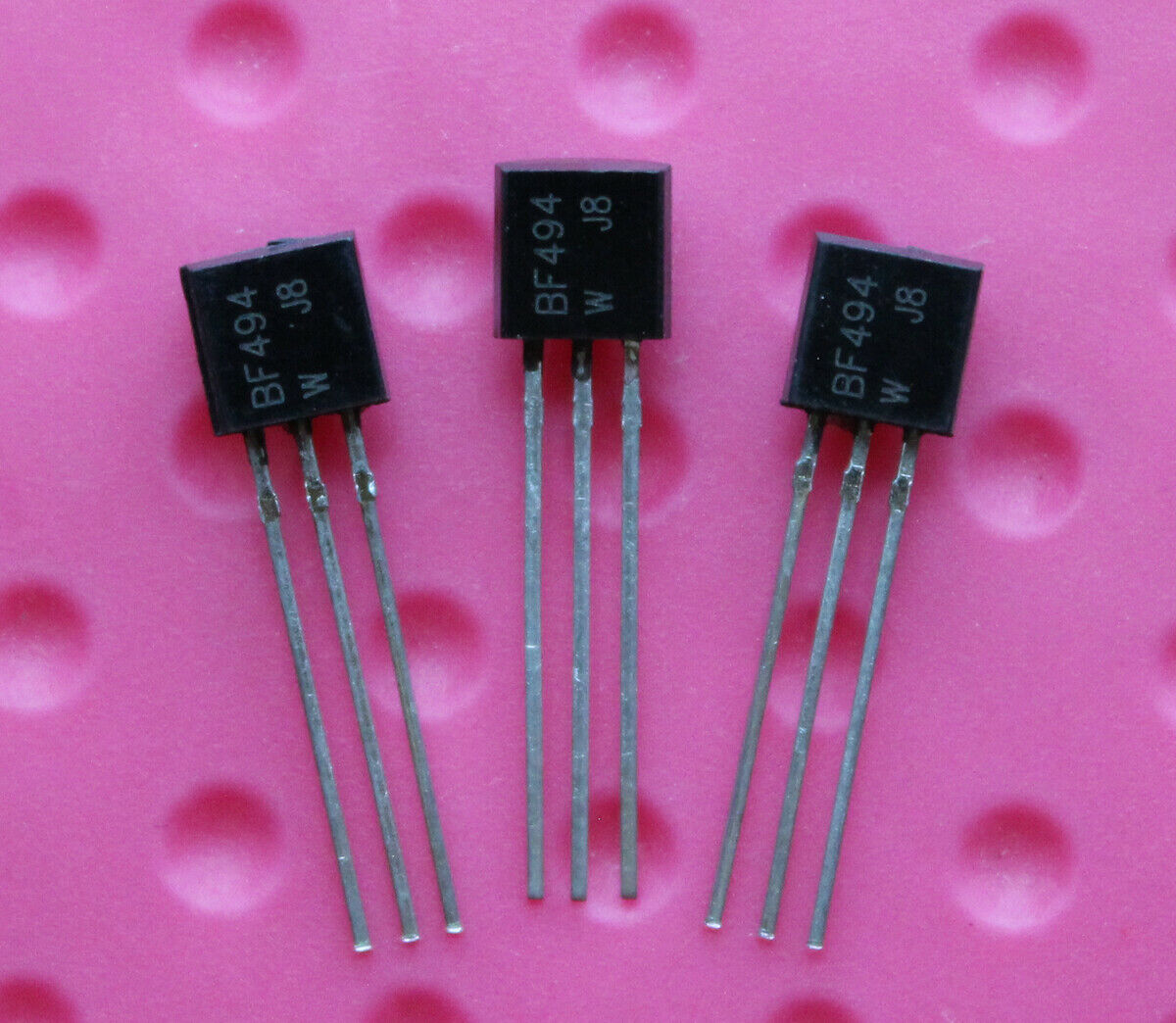 100pcs BF494 Integrated Circuit IC