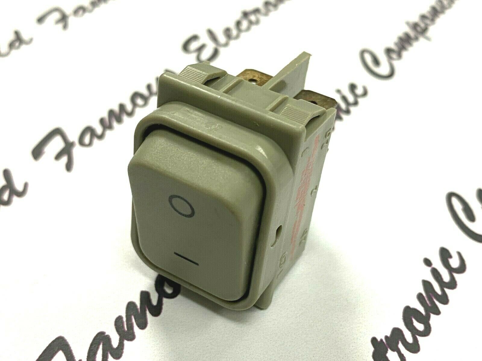 1pcs - MARQUARDT 8362 R70 16A 125-250VAC 1/4HP-125VAC 1/2HP 250VAC Rocker Switch