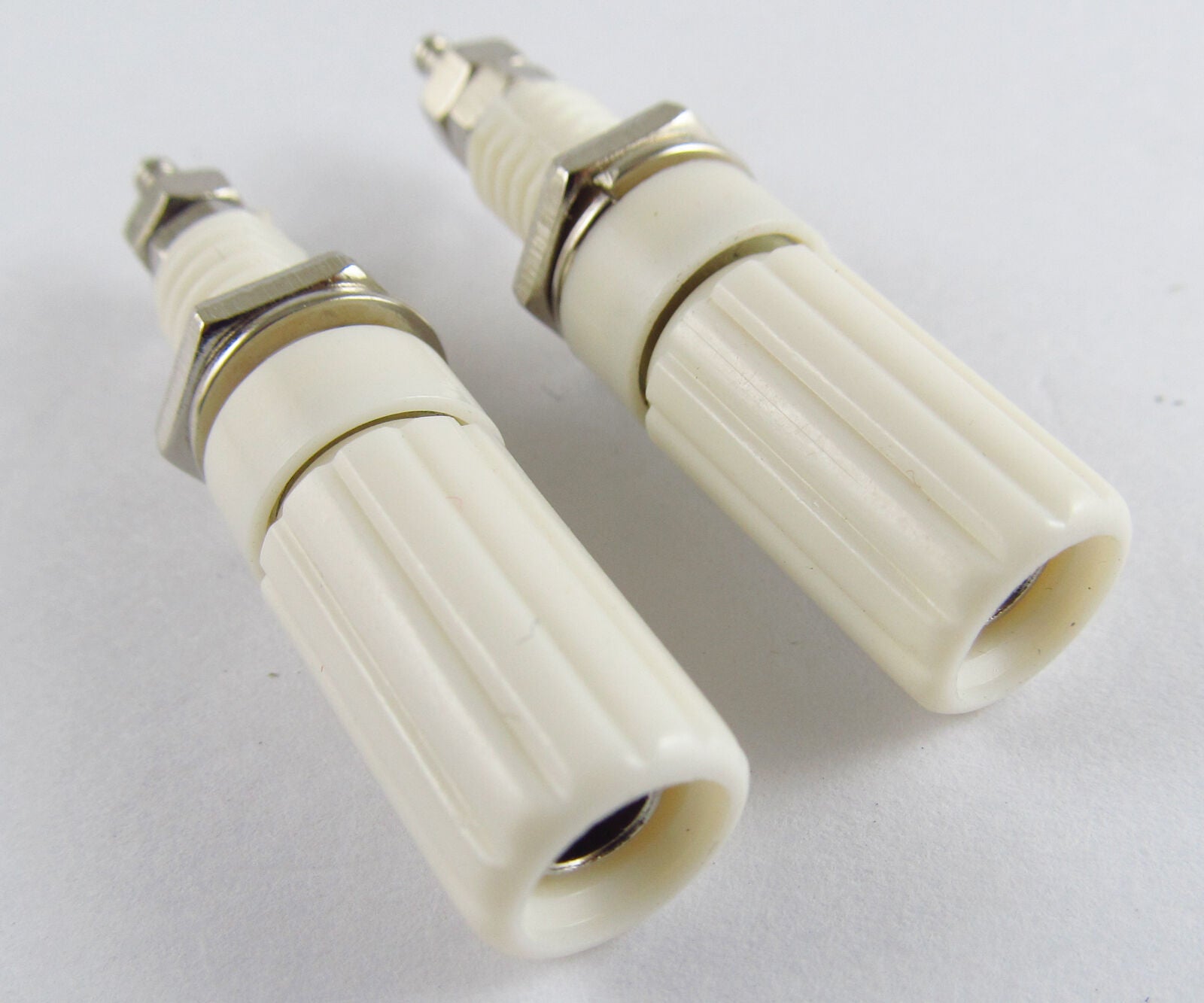 50pcs White 4mm Binding Post For Speaker Cable 4mm Banana Plug Test Connector