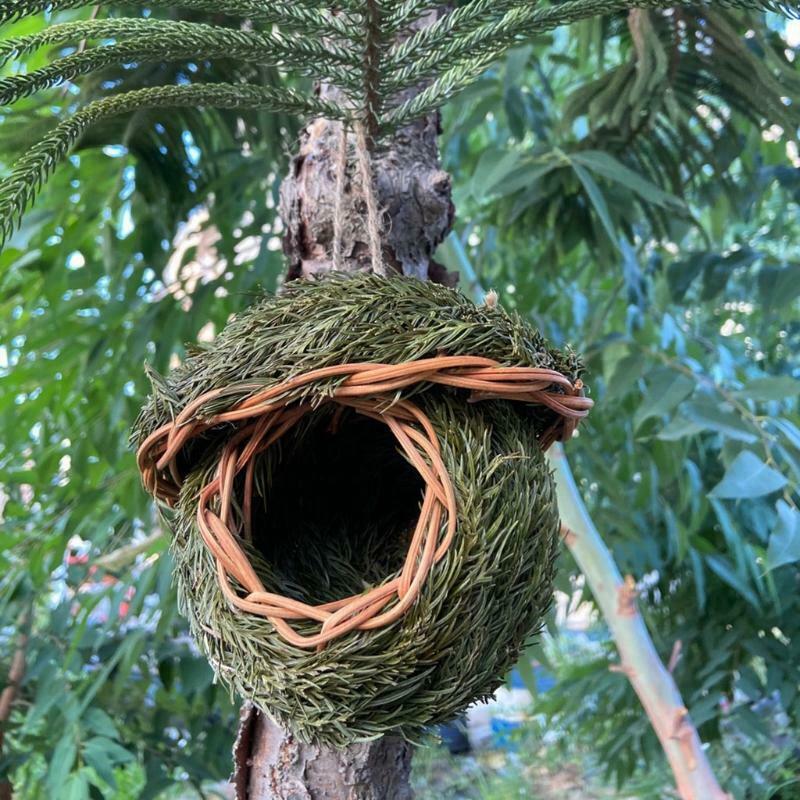 Hand-Woven Bird House Natural Grass Bird Nest Shelter Hut Small Bird Hideaway