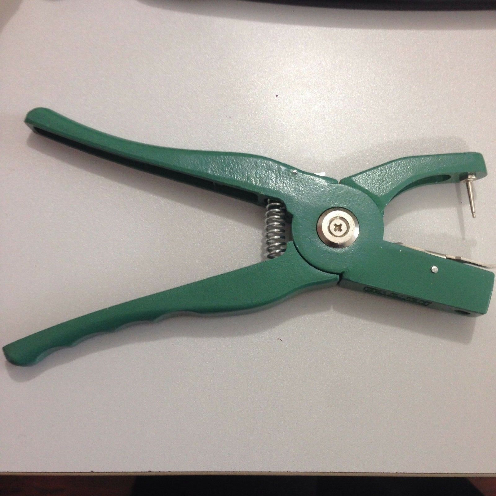 Brand New Tool Pig Beef Cow Sheep Ear Tag Plier Veterinary Instruments