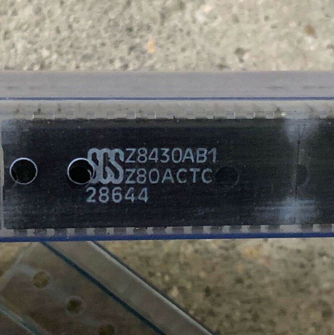 1PCS  IC ST(SGS) DIP-28 Z8430AB1 Z8430ABI Z80ACTC Z8430A Z8430