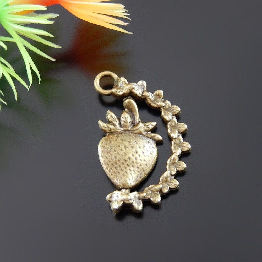 20 pcs Antiqued Bronze Alloy Rotatable Strawberry Craft Pendant Charm 23x16x3mm