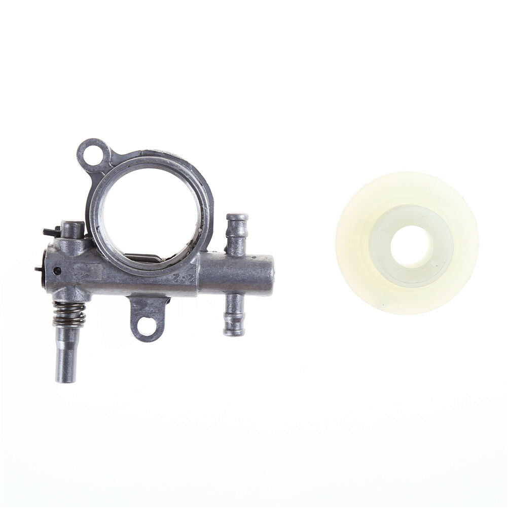 2500/3800 Chainsaw spare parts Chainsaw Oil Pump with Worm Drive Gear To.l8