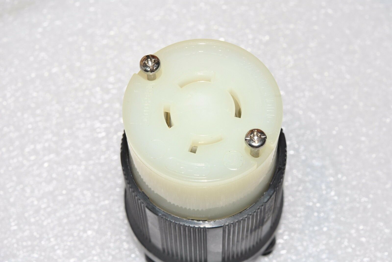 1pcs - COOPER CWL1520C NEMA L15-20R 20A 250V Hart-Lock CONNECTOR
