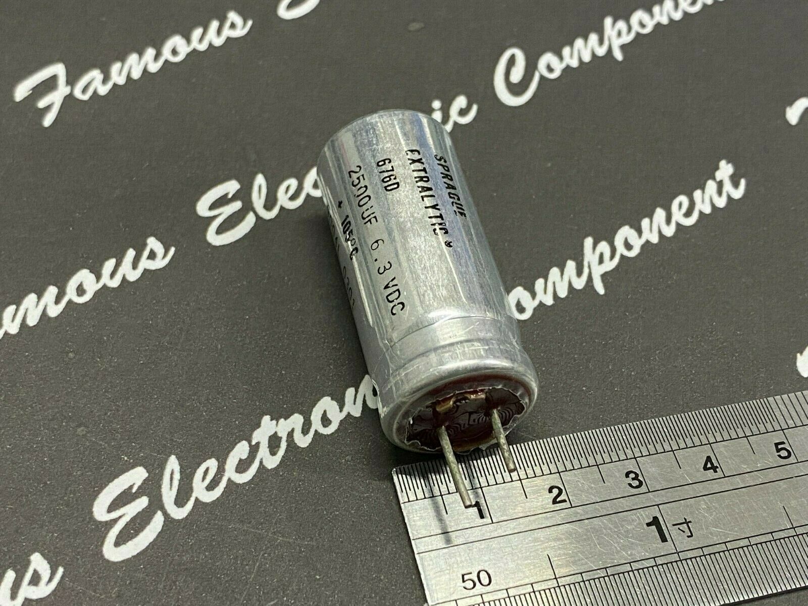 1pcs - SPRAGUE 676D 2500uF 6.3V Radial Electrolytic Capacitor