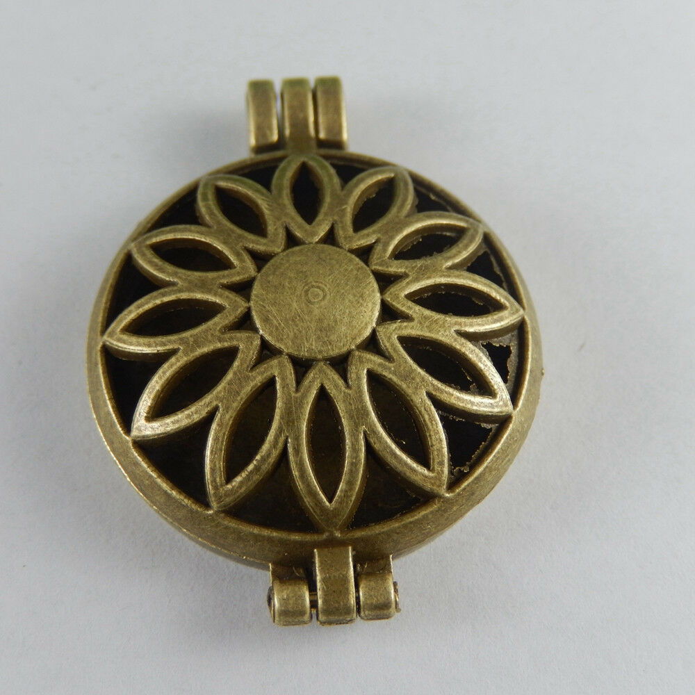 1X Retro Bronze Alloy Hollow Flower Locket Pendant Perfume Diffuser Charm Craft