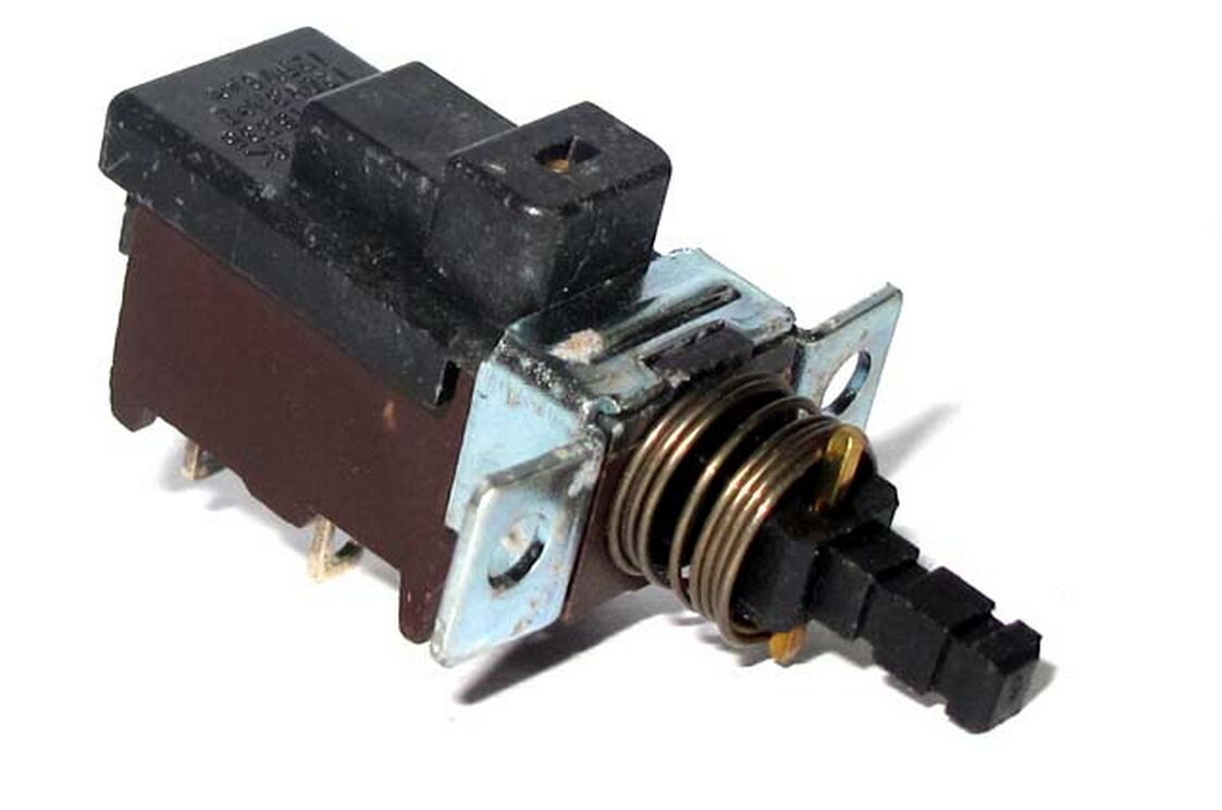 2pcs -SMK JP39 4A 125Vac ON-OFF Push Button Switch - MADE IN JAPAN