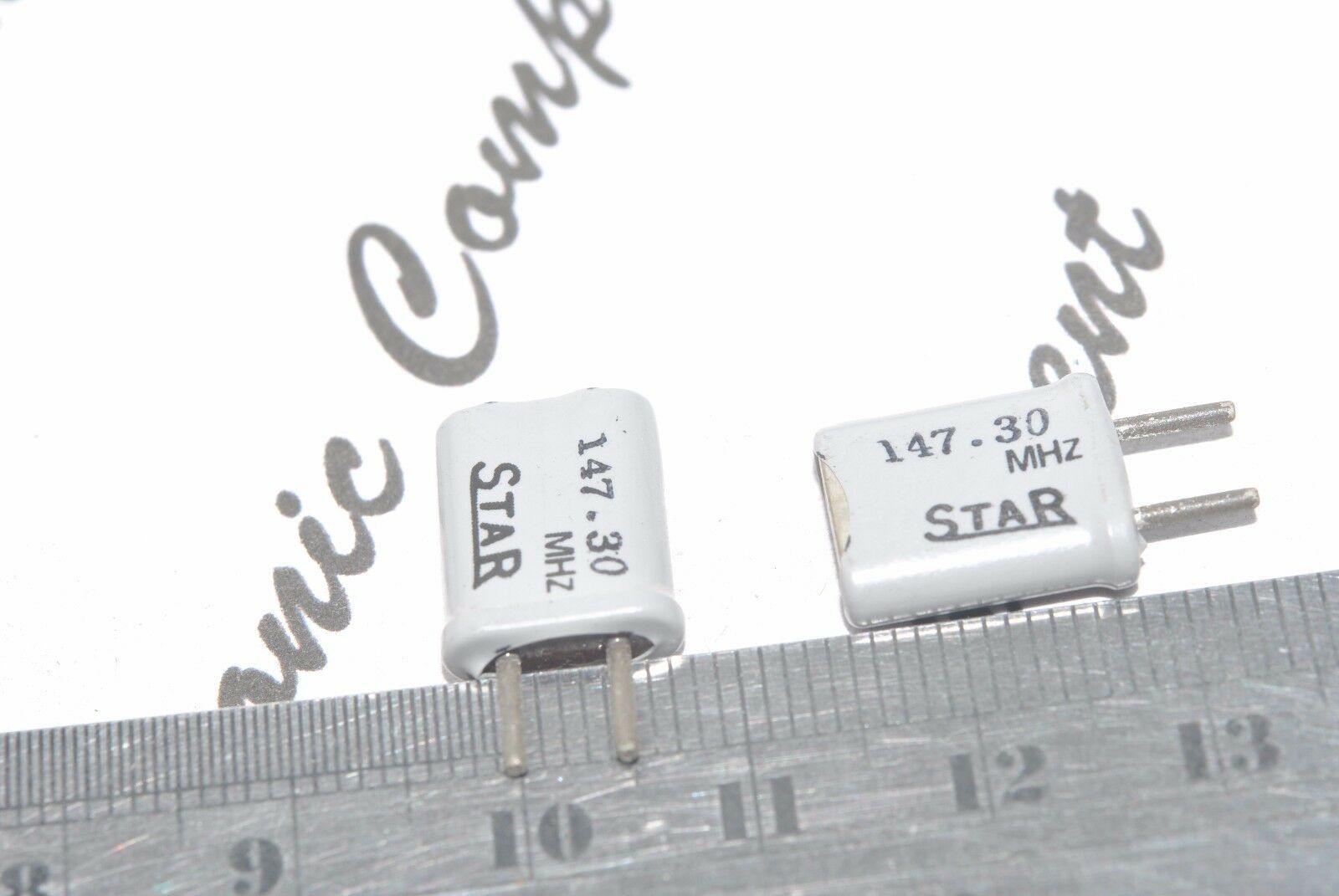 1pcs - 147.3MHZ (147.30MHZ) Quartz Crystal Resonator / XTAL HC-49U