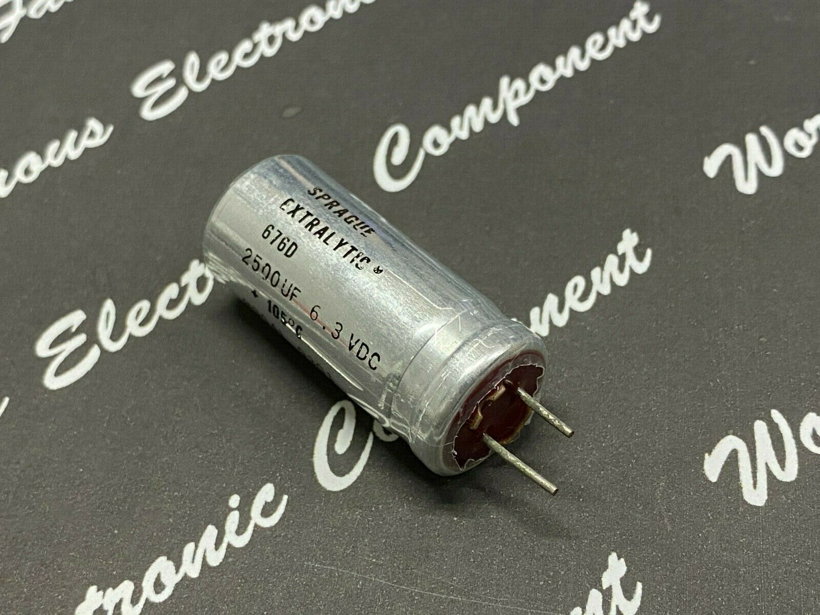 1pcs - SPRAGUE 676D 2500uF 6.3V Radial Electrolytic Capacitor
