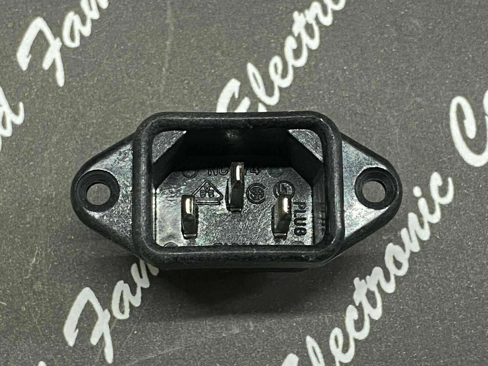 1pcs - NICOON NC-174 IEC Inlet Socket AC 6A 250V Male JAPAN NOS