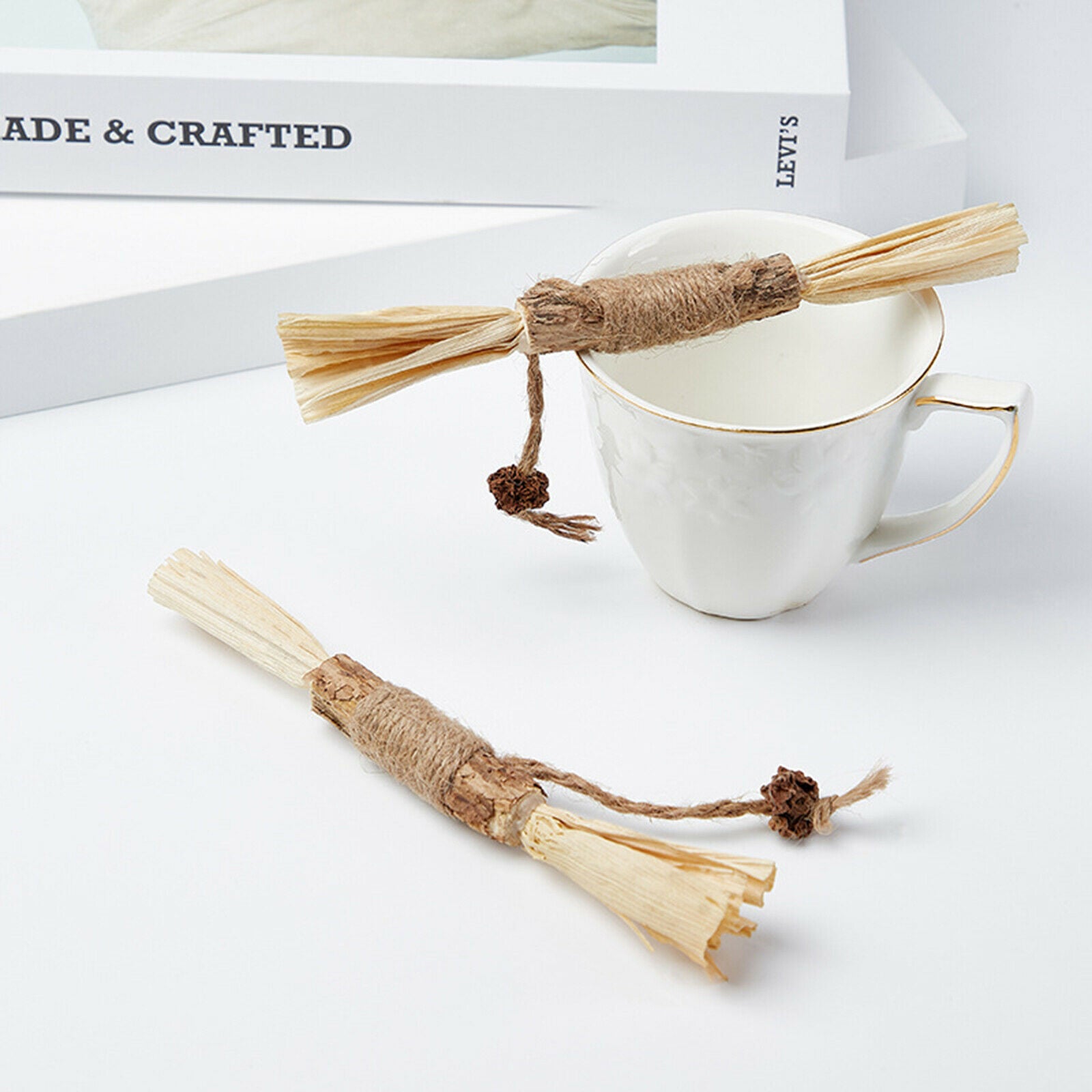 Chewing sticks made of natural wood for cats Small pets Hamsters gerbils
