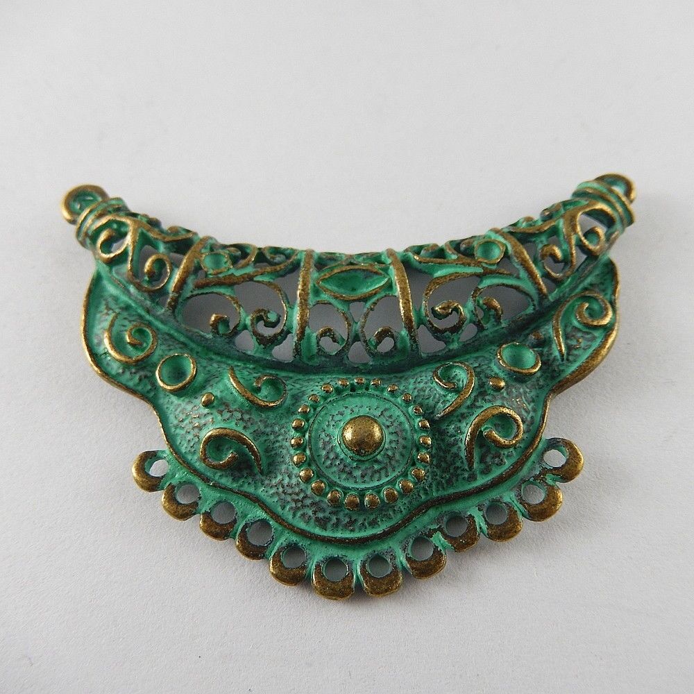 2pcs Antiqued Zinc Alloy Made Copper Green Totem Charms Pendant Connectors