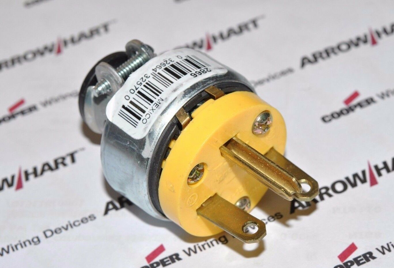 1pcs-COOPER WIRING 2866 15A 250V 6-15 Vinyl Armored and Rubber Plug