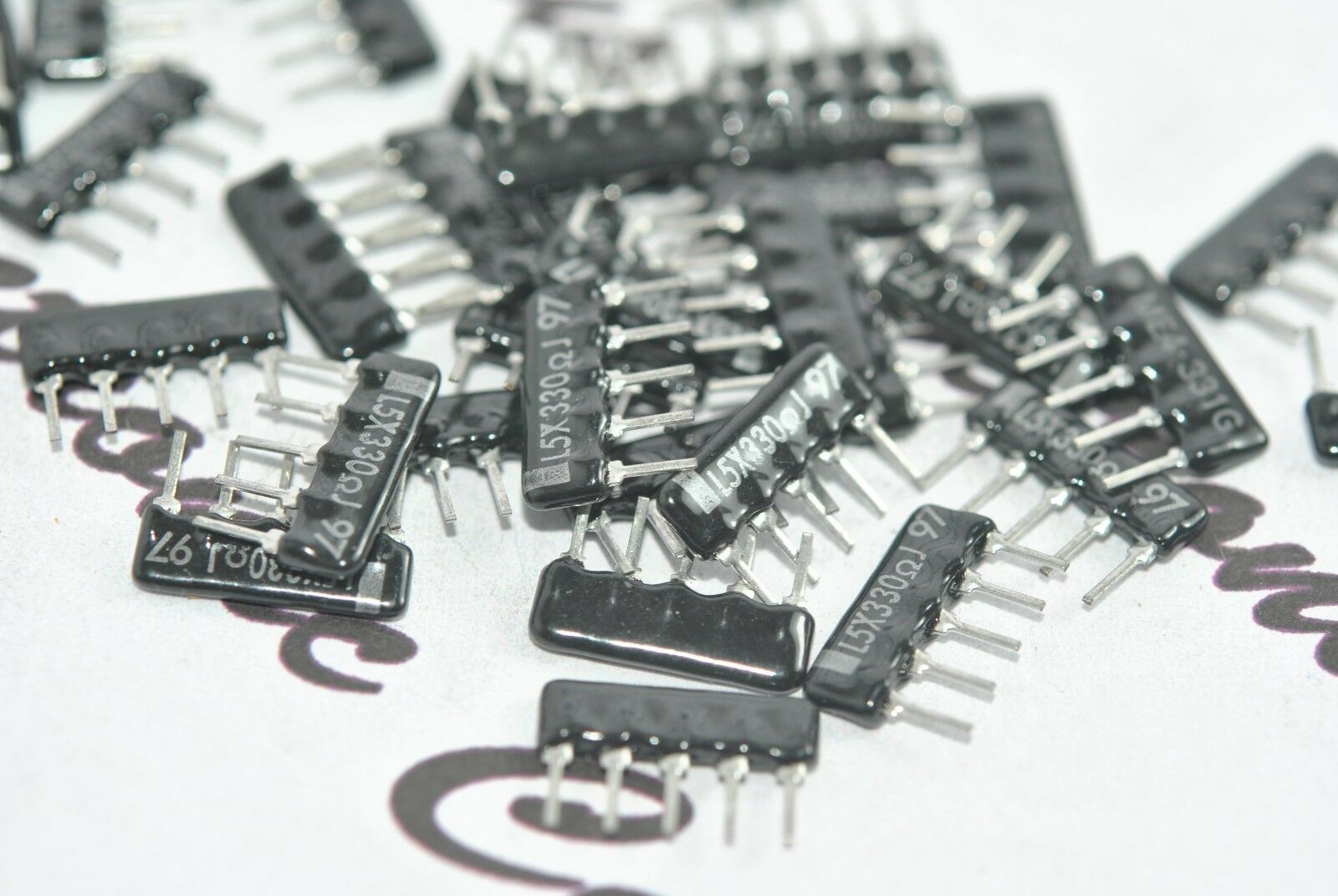 40pcs- L5X330RJ 330R 5% DIP-5 Resistor