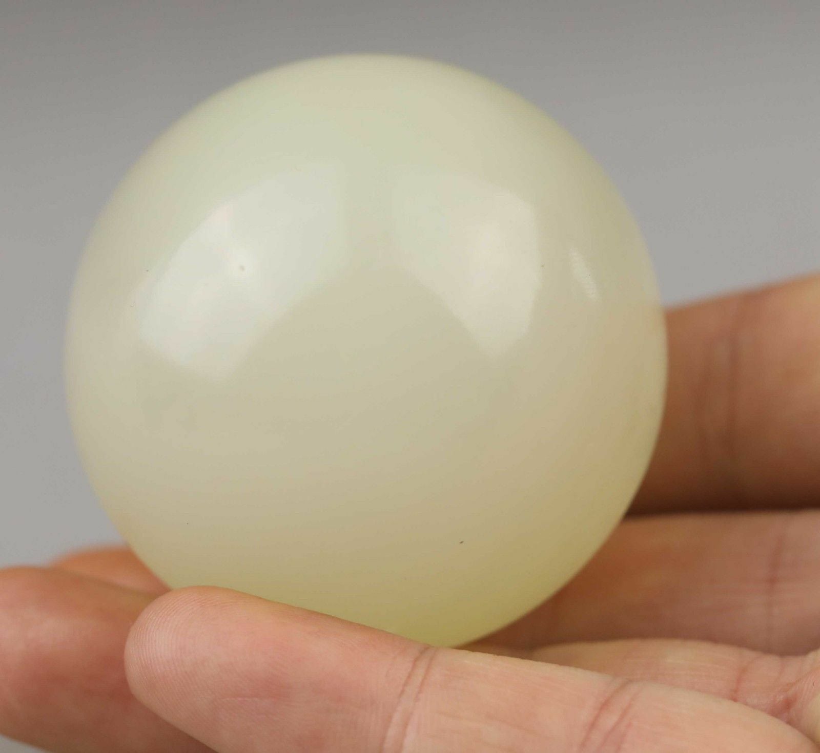 China 100% old natural jade hand-carved jade ball 50 mm AAA