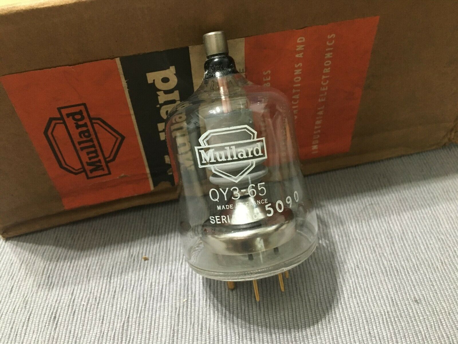 1pcs - Mullard QY3-65 Vacuum tube NOS NIB  FRANCE