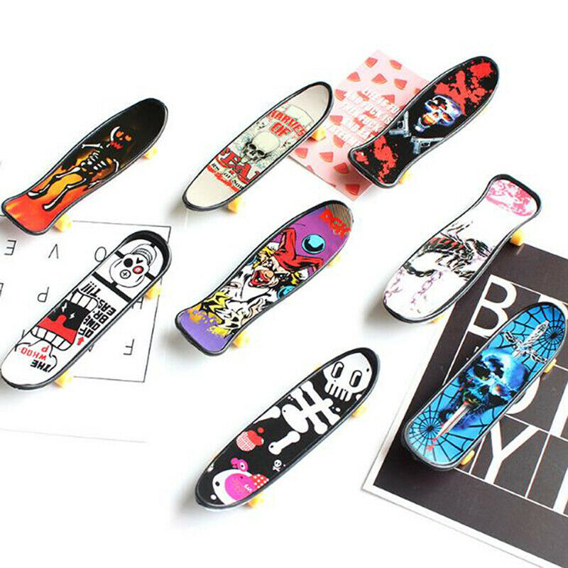 Plastic Mini Skate Finger Skateboarding Fingerboard Novelty Toys For Boys.l8