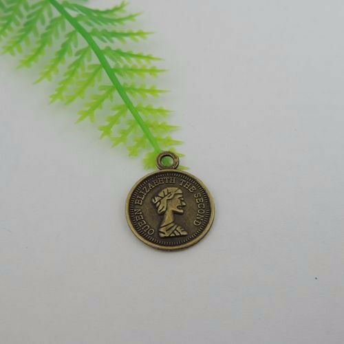 80pcs Antiqued Bronze Alloy Portrait Engraved Round Charm Necklace Pendant 39392
