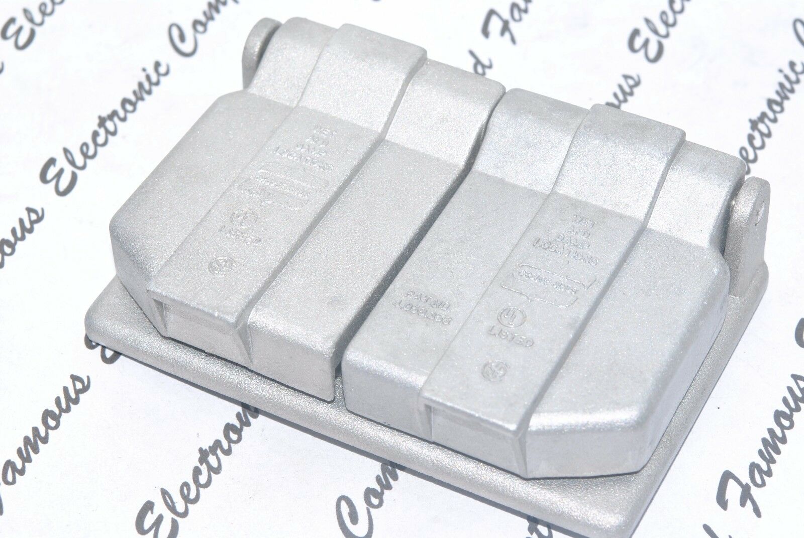 1PCS - COOPER WLRD1 1-Gang For Duplex Receptacle Cover DAMP/WET LOCATION