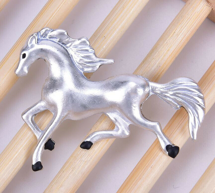 Fashion White Horse Brooch Pin Collar Decoraion Badge Corsage Jewelry WomenY1