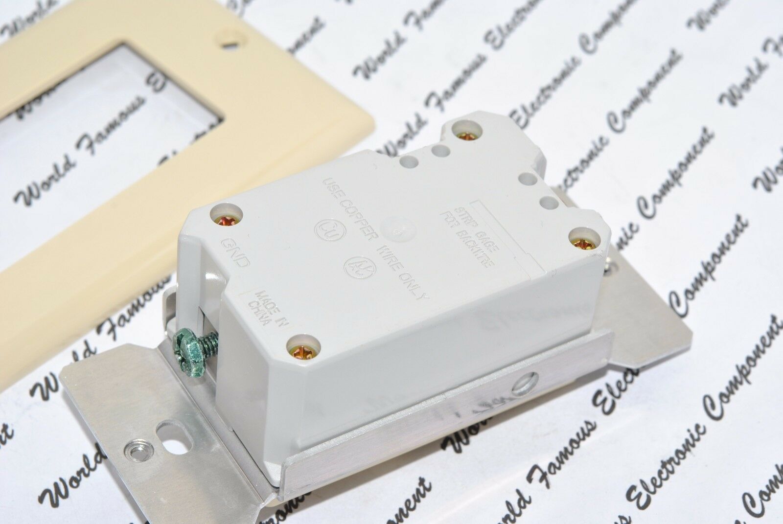 1pcs-COOPER 6432V Lighted Slide Dimmer 600W 120V AC/CA 60Hz - lvory