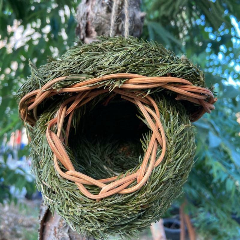 Hand-Woven Bird House Natural Grass Bird Nest Shelter Hut Small Bird Hideaway