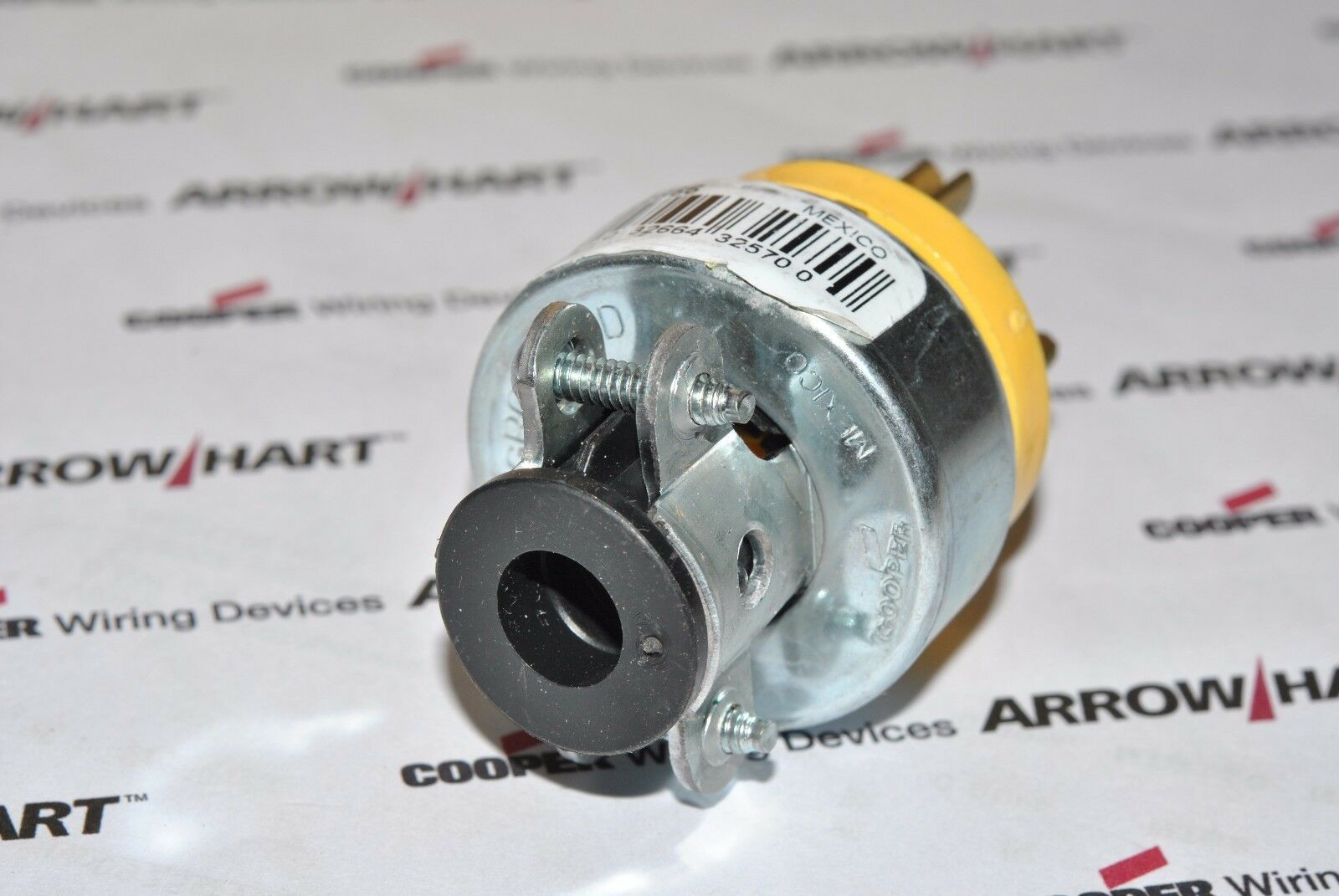 1pcs-COOPER WIRING 2866 15A 250V 6-15 Vinyl Armored and Rubber Plug