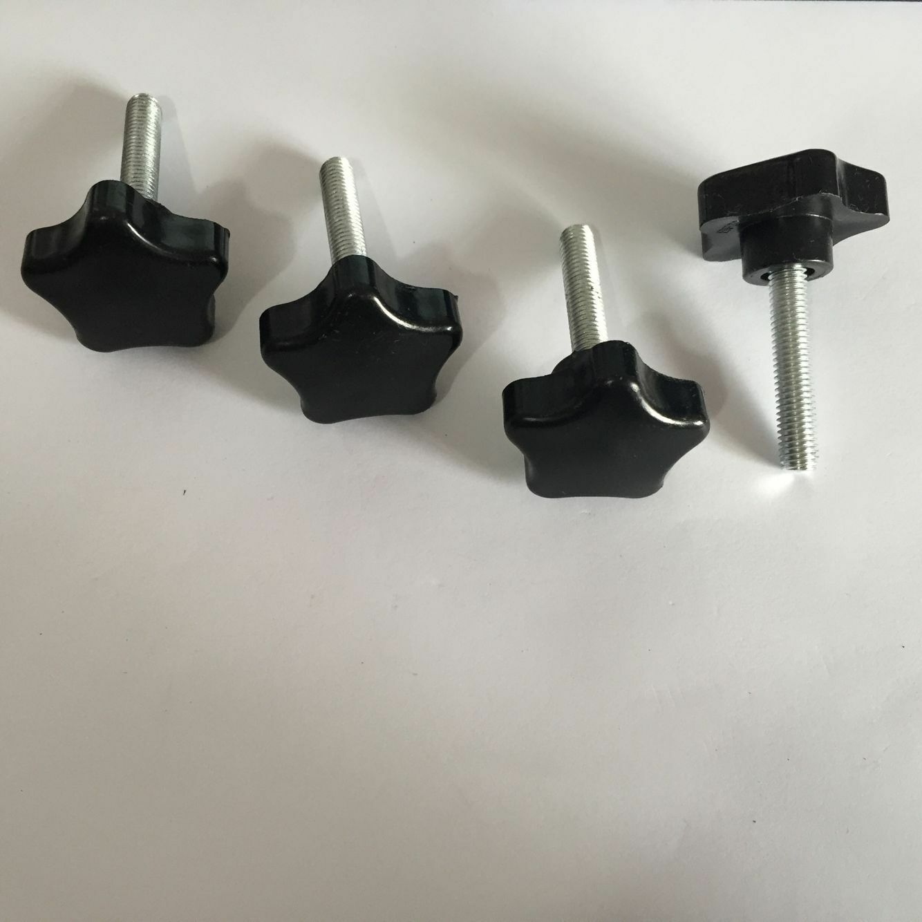 4Pcs 40mm Dia Star Designed Head M8 x 40mm Male Thread Clamping Screw Knob