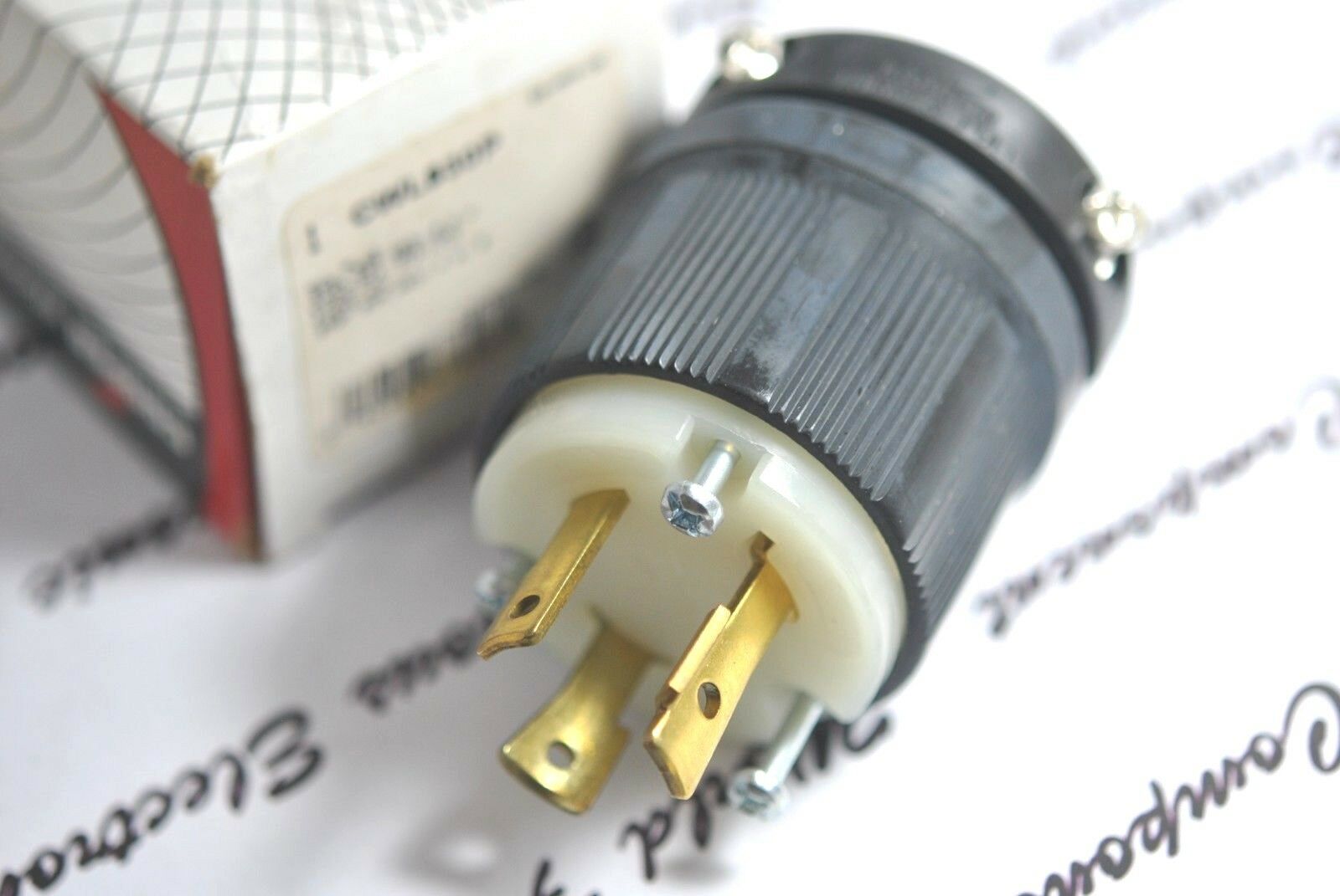 1pcs - COOPER CWL830P NEMA L8-30 30A 480V 2P3W Plug